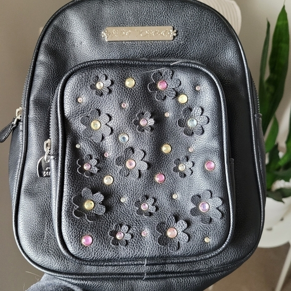 Betsey Johnson RARE black backpack bag with rhinestones and daisies - Picture 3 of 16